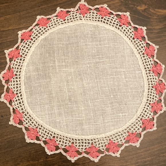 Vintage hand crafted Doiley- string crochet/ linen - Picture 1 of 6